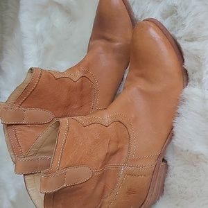 Frye Boots - Carson Shortie Size 9.5 tan